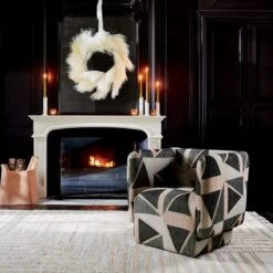 Faux Ivory Pampas Grass Wreath 36" -Cb2 CB2HOL21 09A v2 0351 Hero V1OC21 1x1