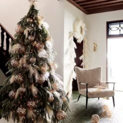 Faux Ivory Pampas Grass Wreath 36" -Cb2 CB2HOL21 COVER 01 HEROOC21 1x1